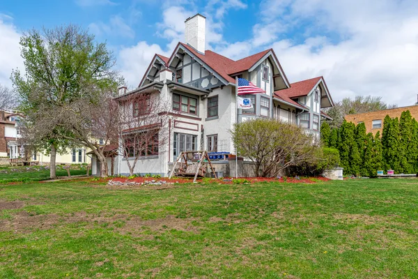$575,000 | 1008 Mississippi Avenue, Davenport, IA 52803