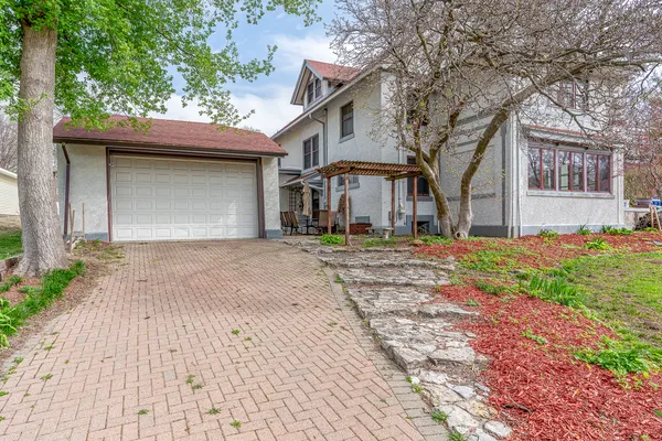 $575,000 | 1008 Mississippi Avenue, Davenport, IA 52803