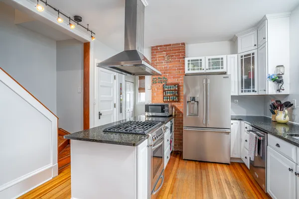 $575,000 | 1008 Mississippi Avenue, Davenport, IA 52803