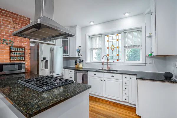 $575,000 | 1008 Mississippi Avenue, Davenport, IA 52803