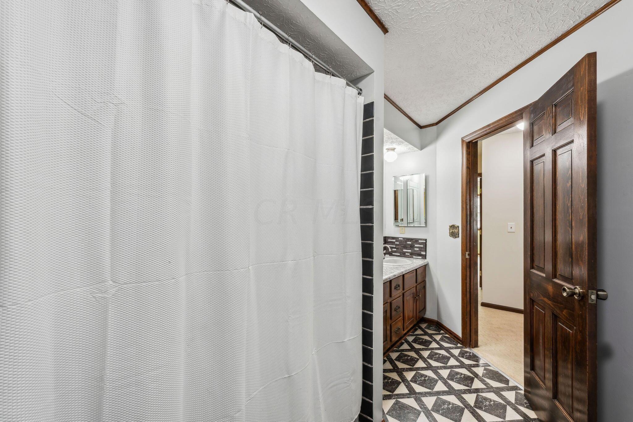 6381 South Sunbury Road Westerville, OH 43081 - Photo 40 of 51 Hall Bath