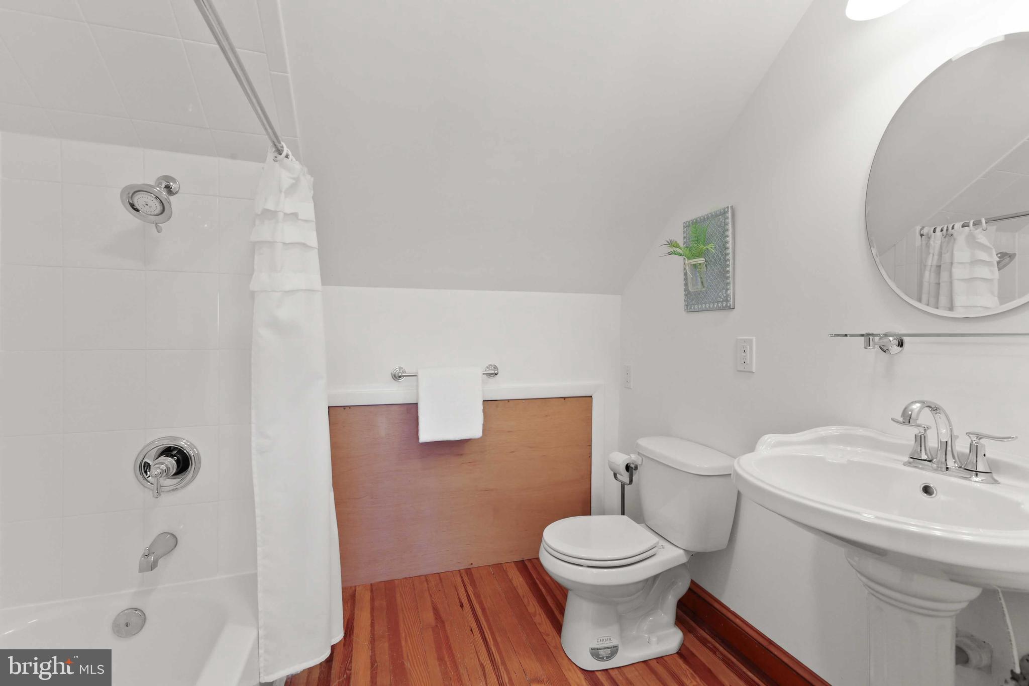 104 North Rolling Road Catonsville, MD 21228 - Photo 47 of 86 3rd Floor full Bath