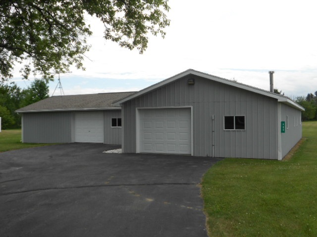 988 North Lumberjack Road Sumner, MI 48889 - Photo 3 of 36 1818399-2.JPG