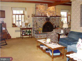 740 Robyn Road Huntingdon Valley, PA 19006 - Photo 4 of 6