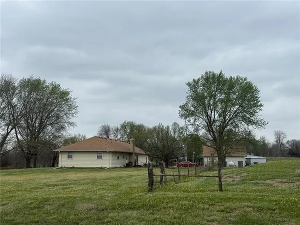 $369,500 | 34255 Lookout Road, Osawatomie, KS 66064