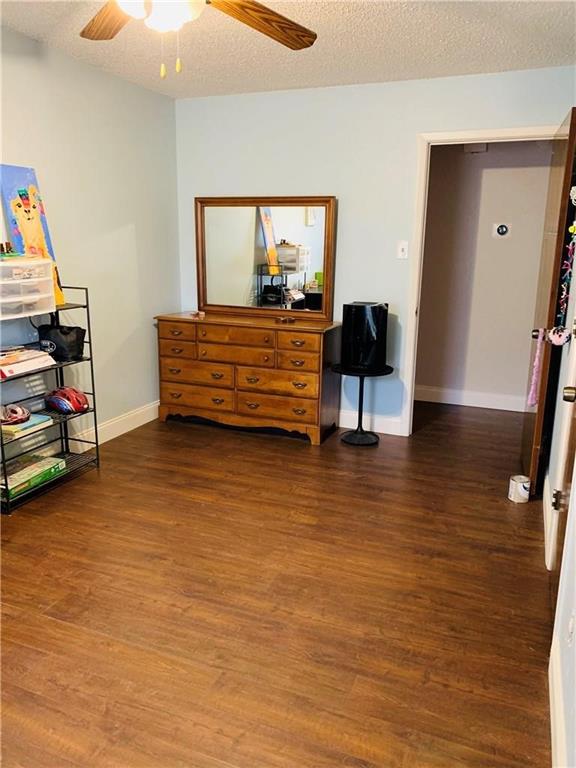 4715 Ridgeline Drive Arlington, TX 76017 - Photo 12 of 14 Secondary bedroom.
