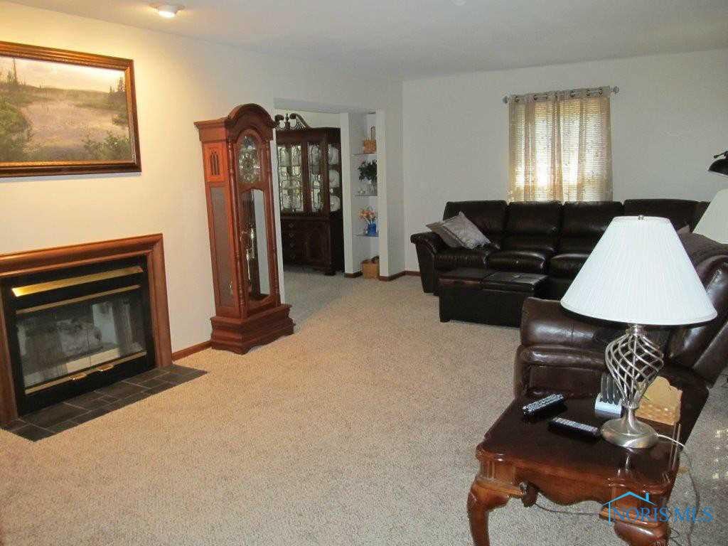10060 Monclova Road Monclova, OH 43542 - Photo 4 of 19 Living Room.