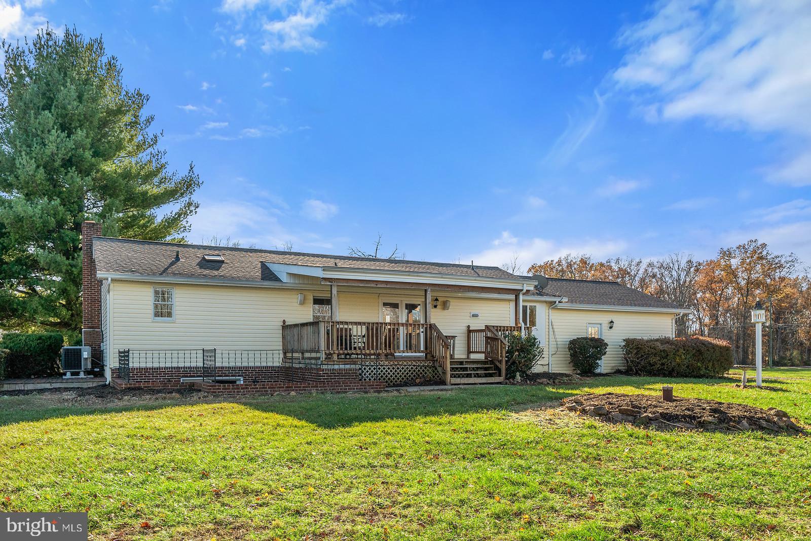 2695 Logmill Road Haymarket, VA 20169 - Photo 2 of 42 One level living with full basement.