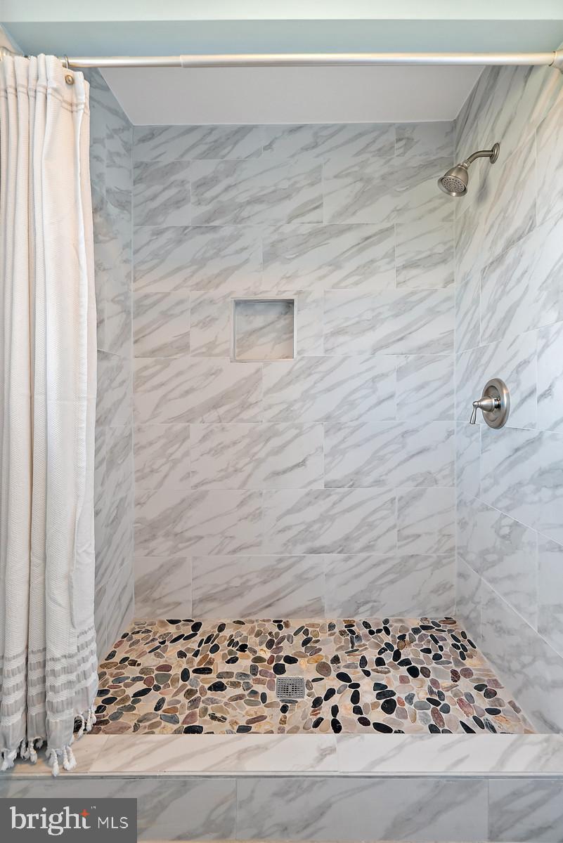 2695 Logmill Road Haymarket, VA 20169 - Photo 26 of 42 Attractive master shower, all new!