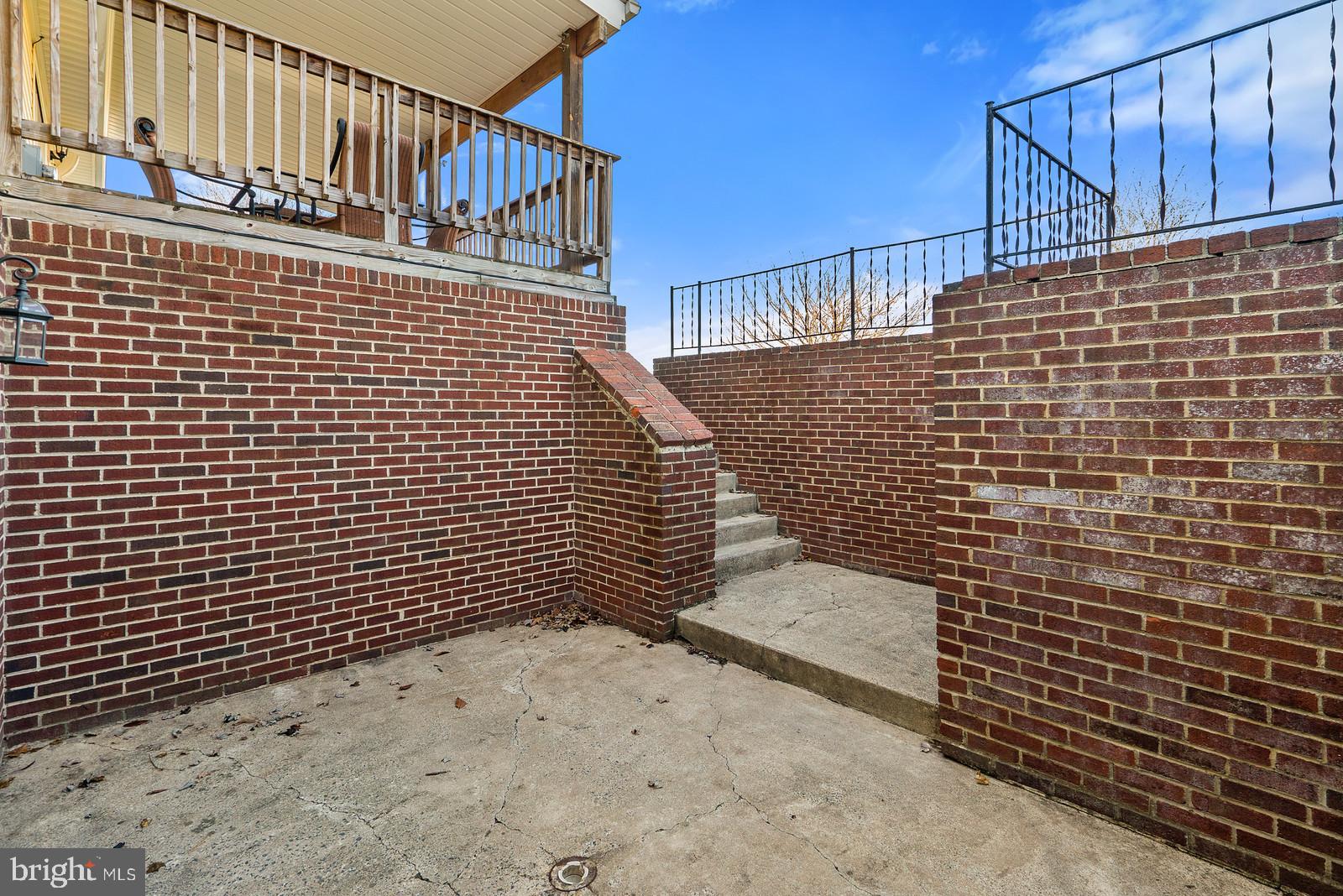 2695 Logmill Road Haymarket, VA 20169 - Photo 36 of 42 Generously sized rear brick walk up.