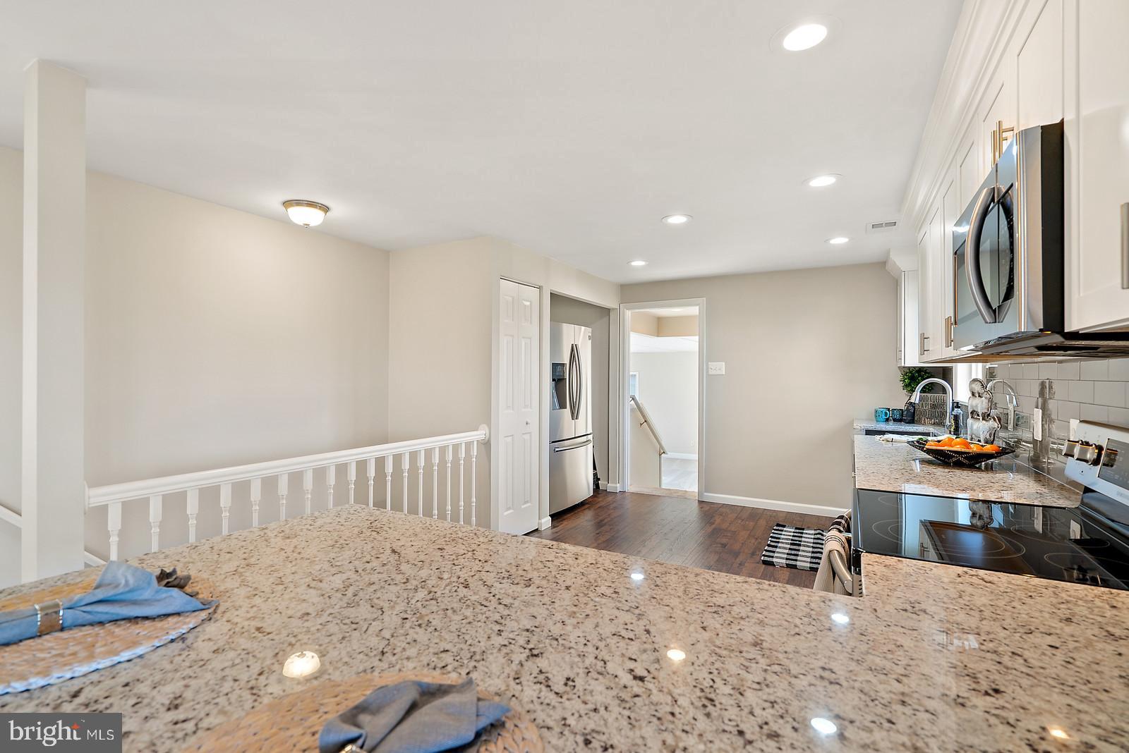 2695 Logmill Road Haymarket, VA 20169 - Photo 10 of 42 All new kitchen in crisp neutrals!