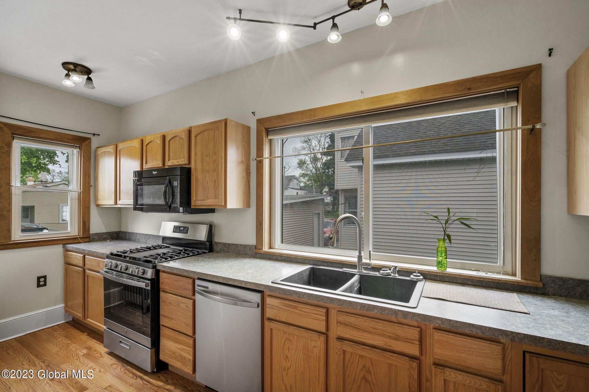 265 Eleventh Street Schenectady, NY 12306 - Photo 15 of 73 43-web-or-mls-265-eleventh-st