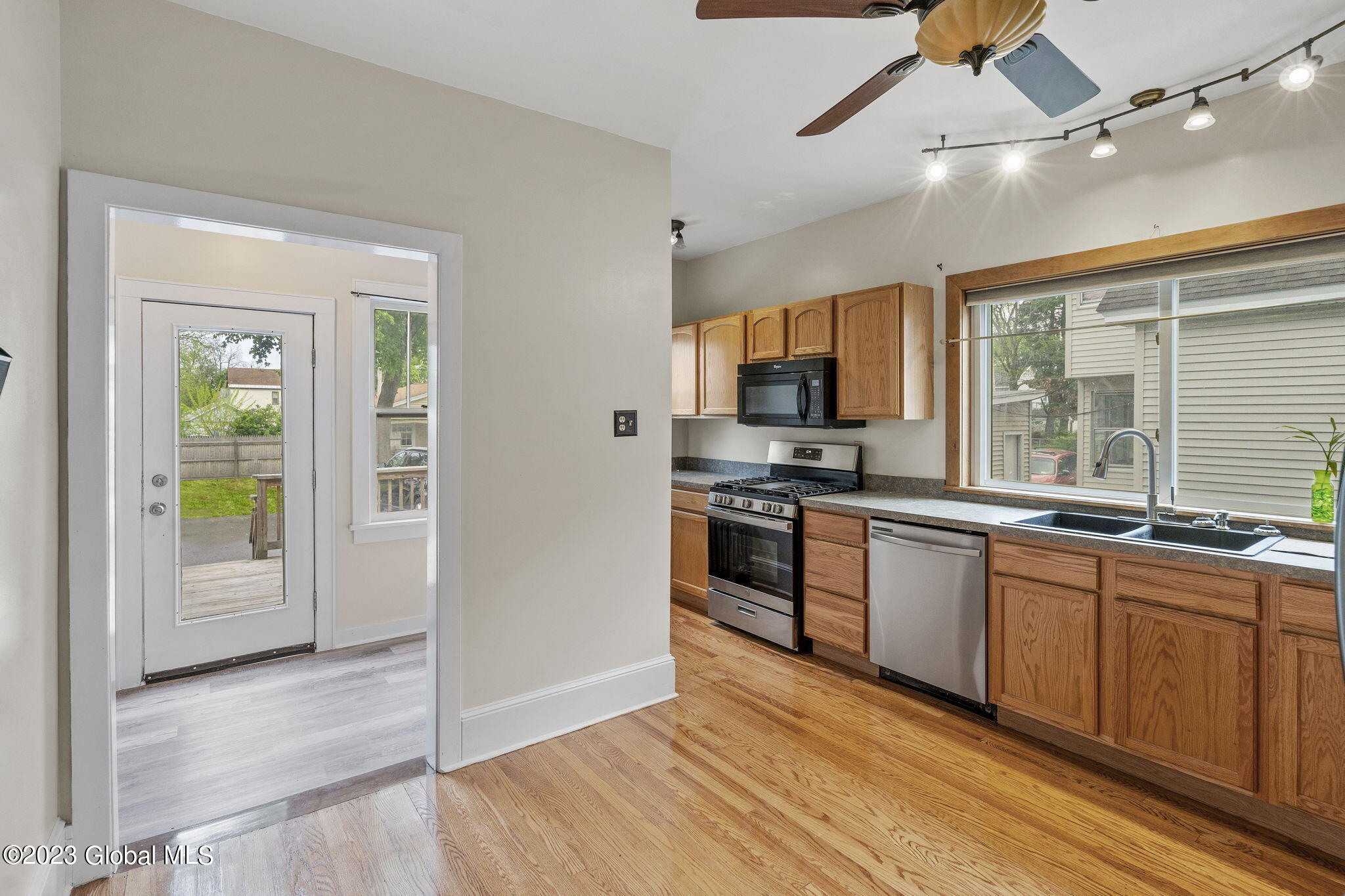 265 Eleventh Street Schenectady, NY 12306 - Photo 16 of 73 39-web-or-mls-265-eleventh-st