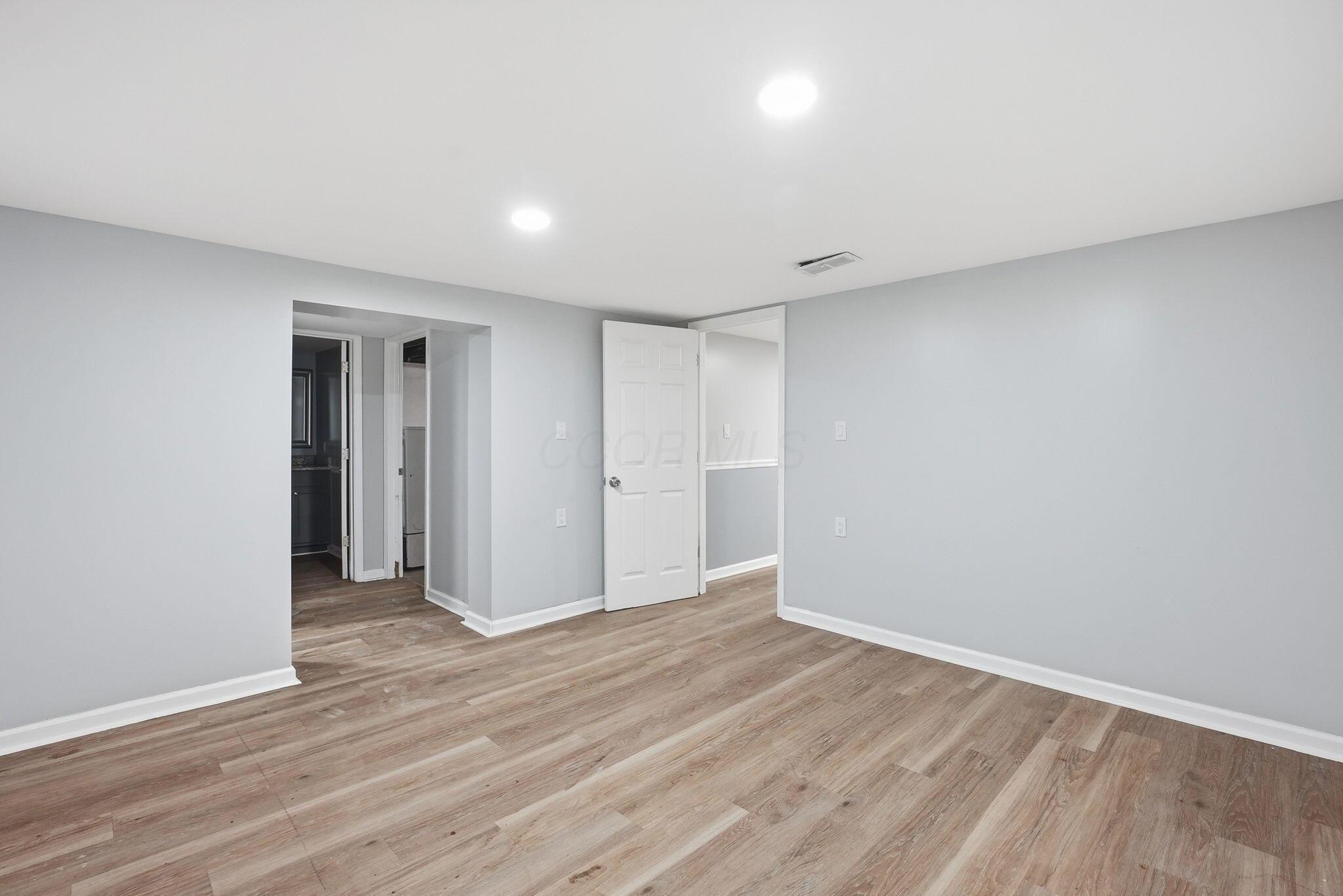 6034 Karl Road Columbus, OH 43229 - Photo 40 of 49