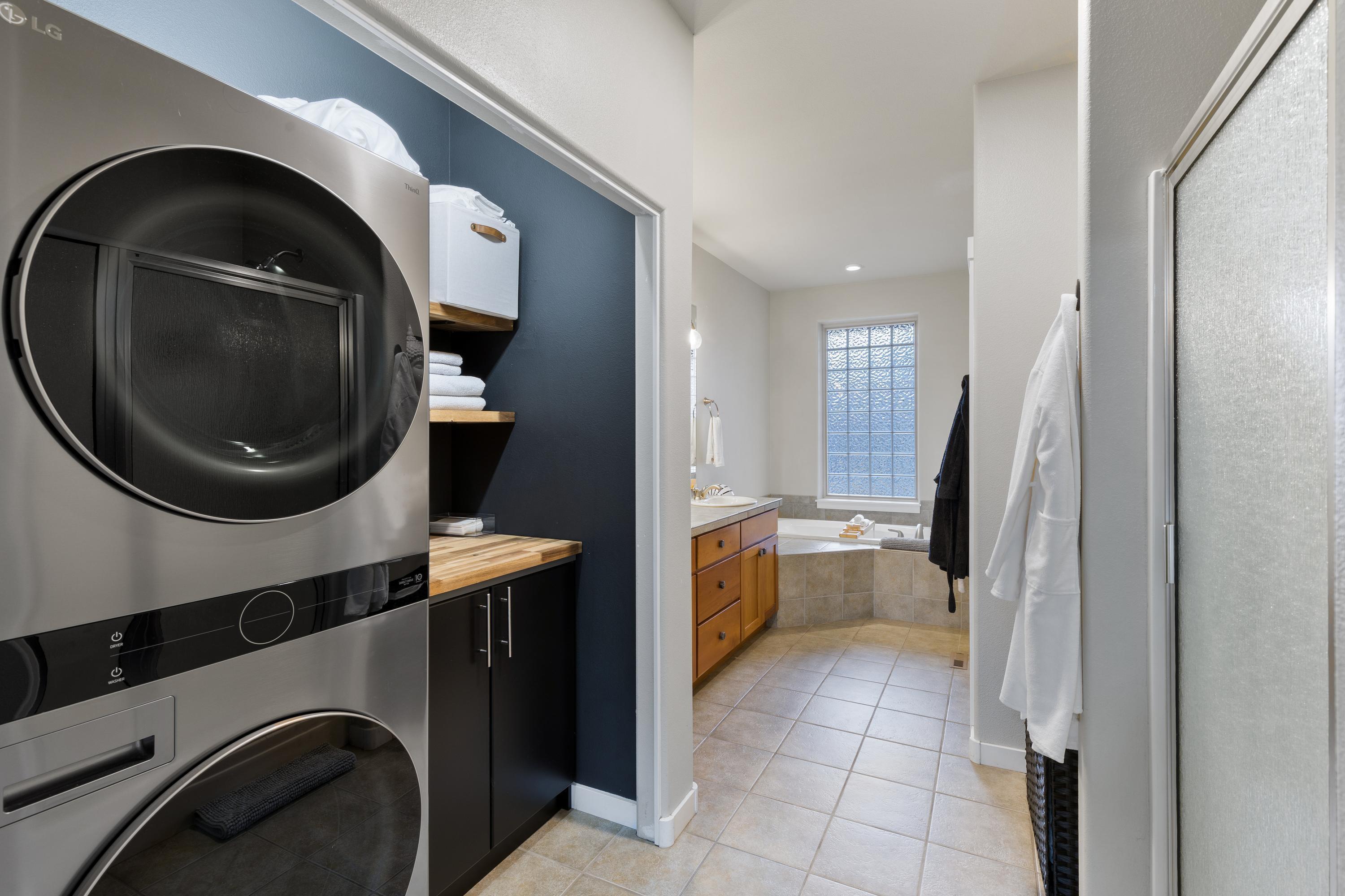 1281 Highland View Loop Redmond, OR 97756 - Photo 15 of 42 Brand new washer and dryer!