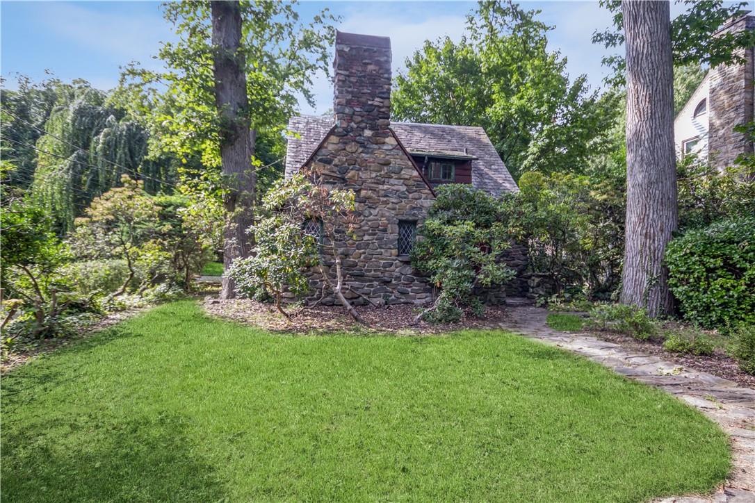 View of yard and front of house