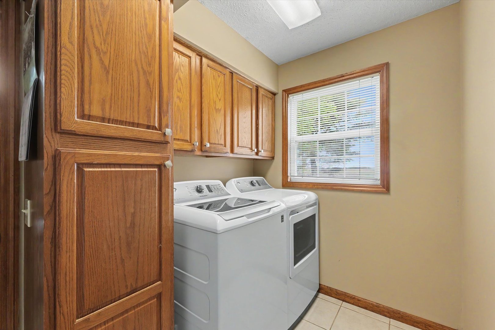 4409 Copper Ridge Road Champaign, IL 61822 - Photo 21 of 40 a utility room with dryer and washer