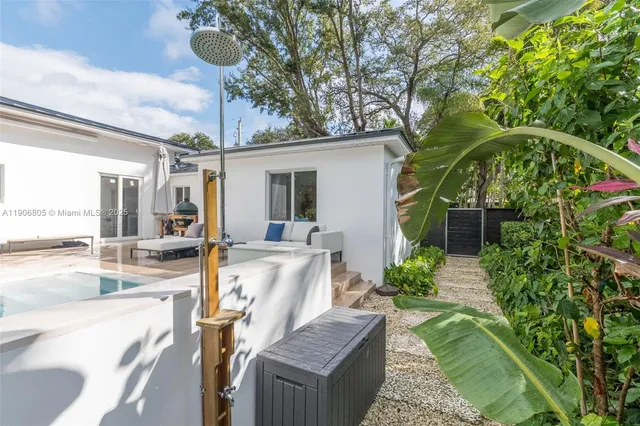 a view of a house with backyard and sitting area