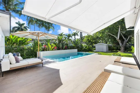 a view of yard with patio