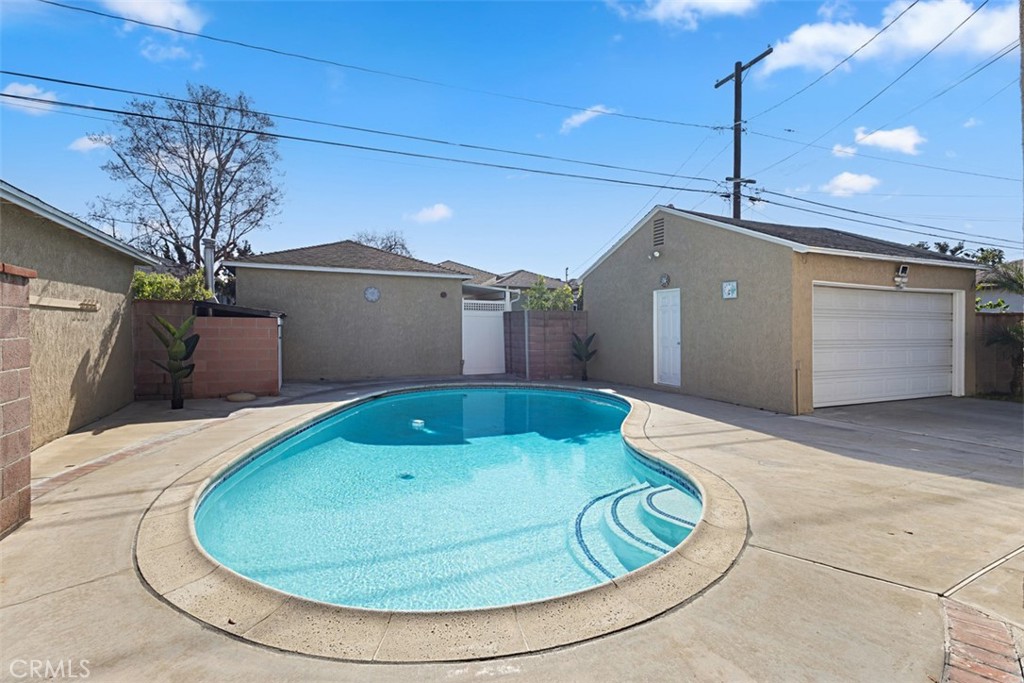 6008 Village Road Lakewood, CA 90713 - Photo 25 of 28 Pool