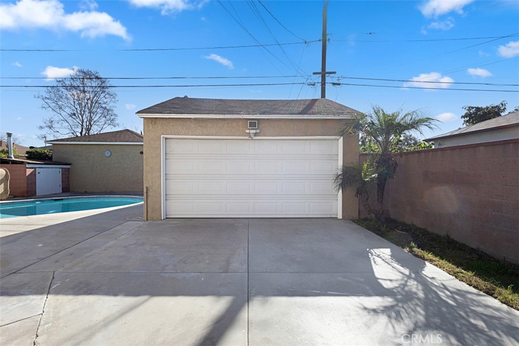 6008 Village Road Lakewood, CA 90713 - Photo 27 of 28 Detached Garage