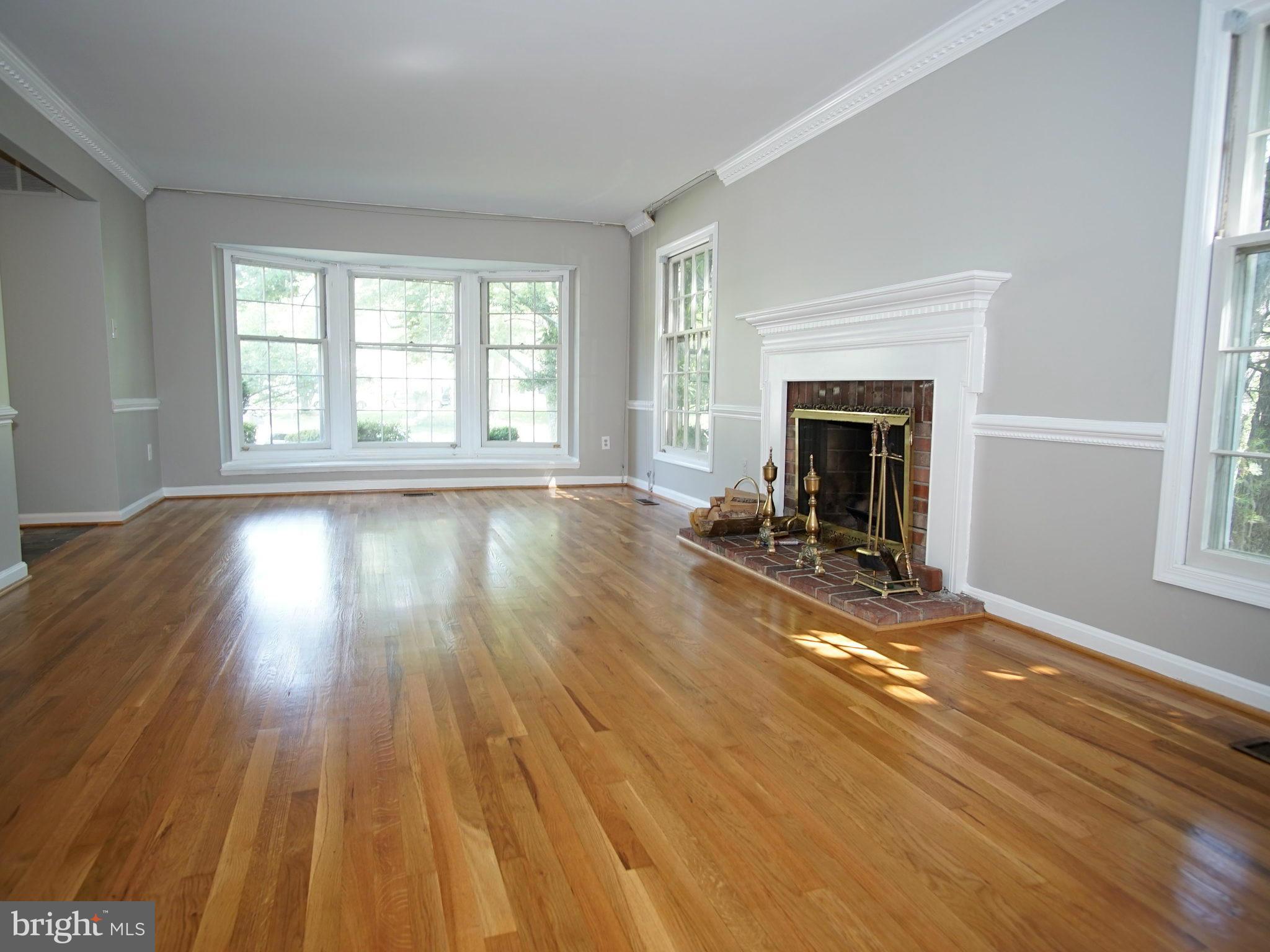 2816 Hewitt Avenue Silver Spring, MD 20906 - Photo 5 of 29 Living Room