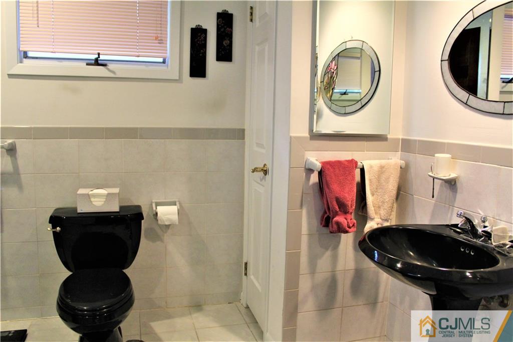 23 Clive Hills Road Edison, NJ 08820 - Photo 22 of 25 a bathroom with a toilet and a sink