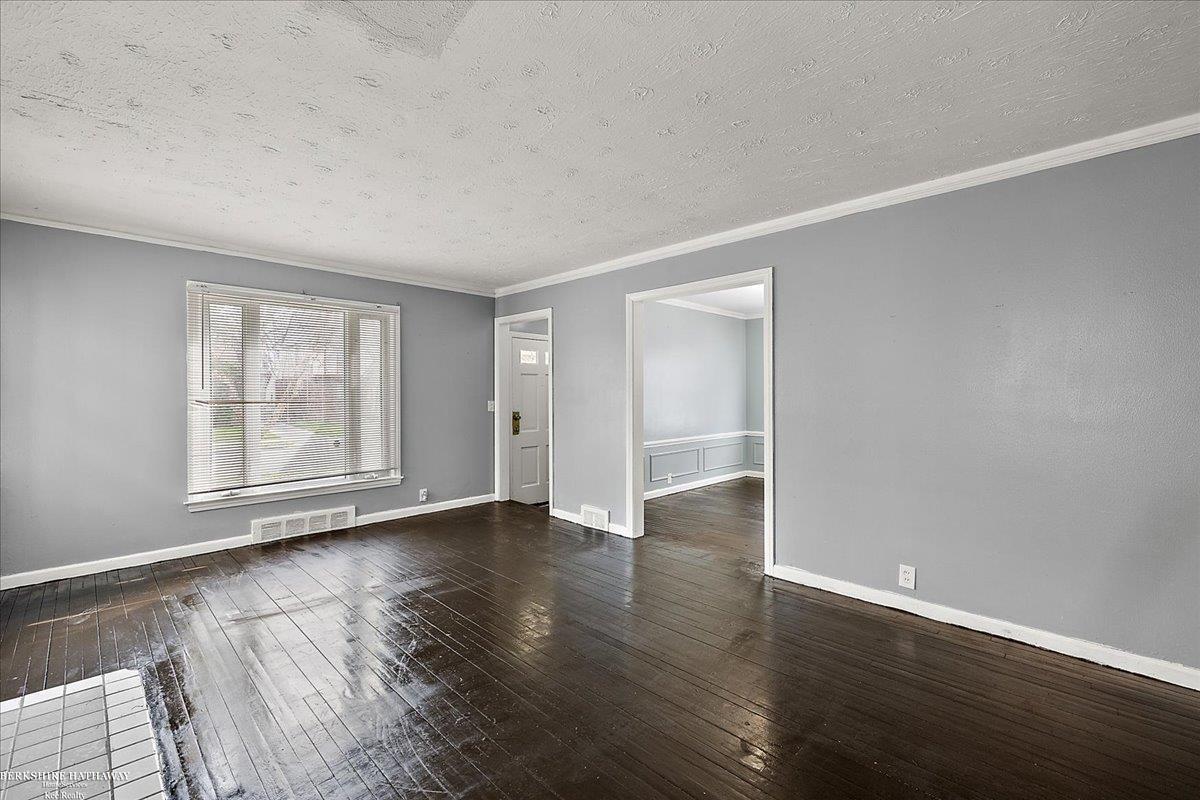 5301 Yorkshire Road Detroit, MI 48224 - Photo 4 of 22 50171564-399aca79-389f-40f9-a1a1-06c8e12ed877.JPG