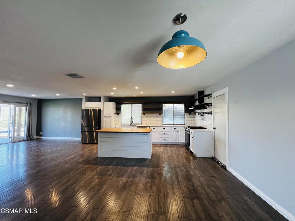 604 Hudspeth Street Simi Valley, CA 93065 - Photo 4 of 31