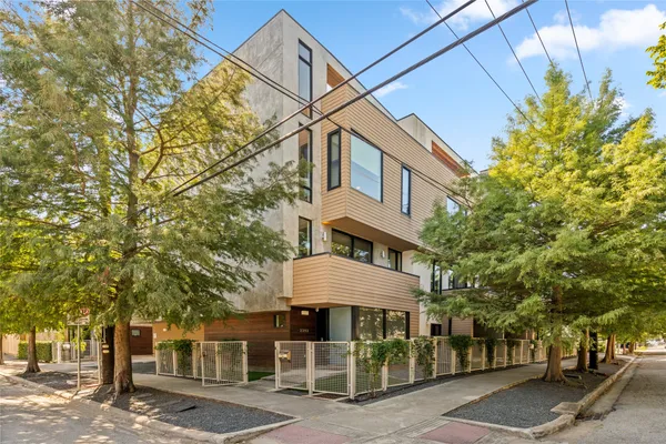 $739,000 | 2202 Whitney Street, Houston, TX 77006