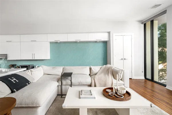 $739,000 | 2202 Whitney Street, Houston, TX 77006