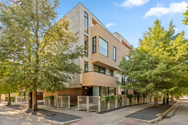 $739,000 | 2202 Whitney Street, Houston, TX 77006