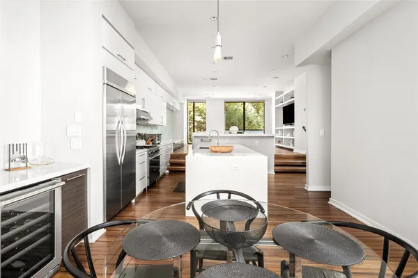 $739,000 | 2202 Whitney Street, Houston, TX 77006