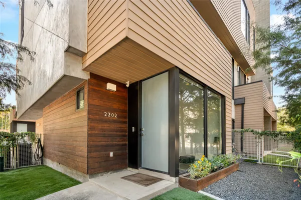 $739,000 | 2202 Whitney Street, Houston, TX 77006