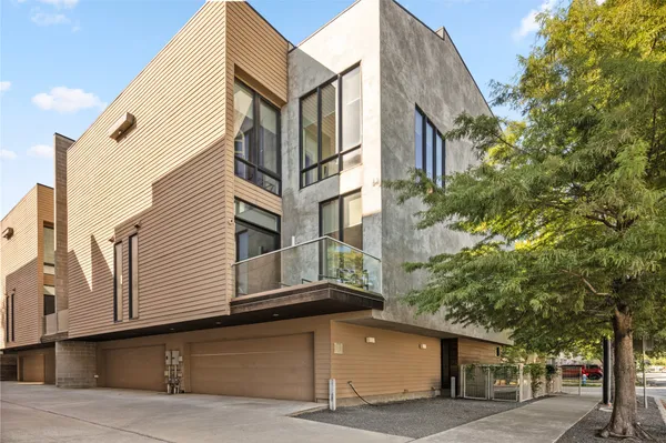 $739,000 | 2202 Whitney Street, Houston, TX 77006