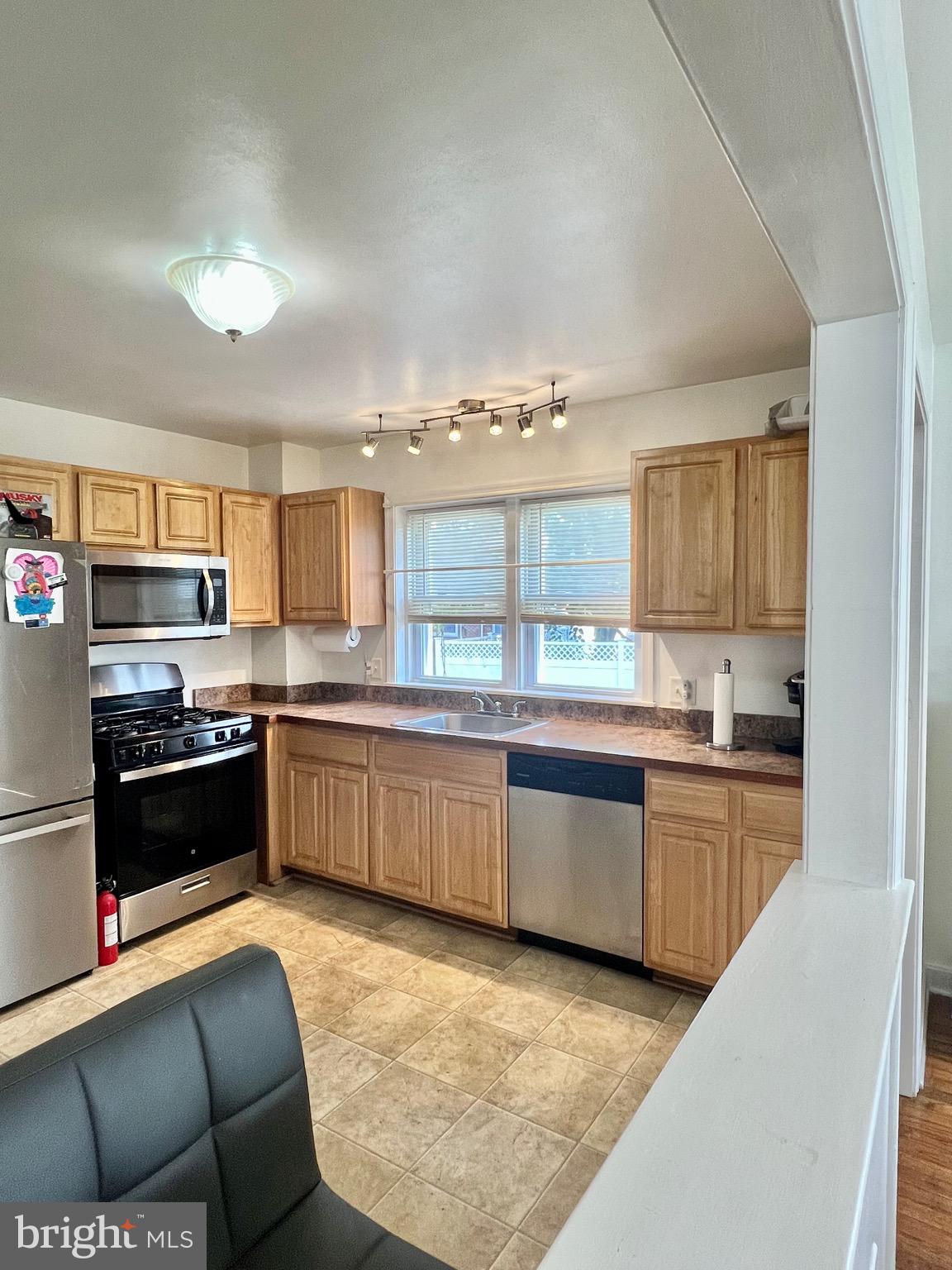 811 North 25th Street Reading, PA 19606 - Photo 11 of 28