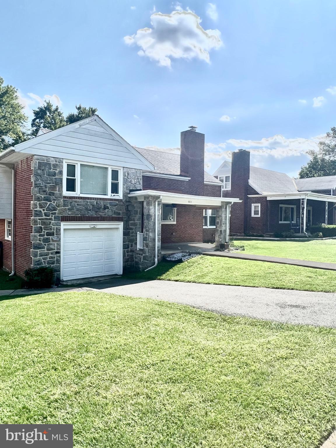 811 North 25th Street Reading, PA 19606 - Photo 3 of 28