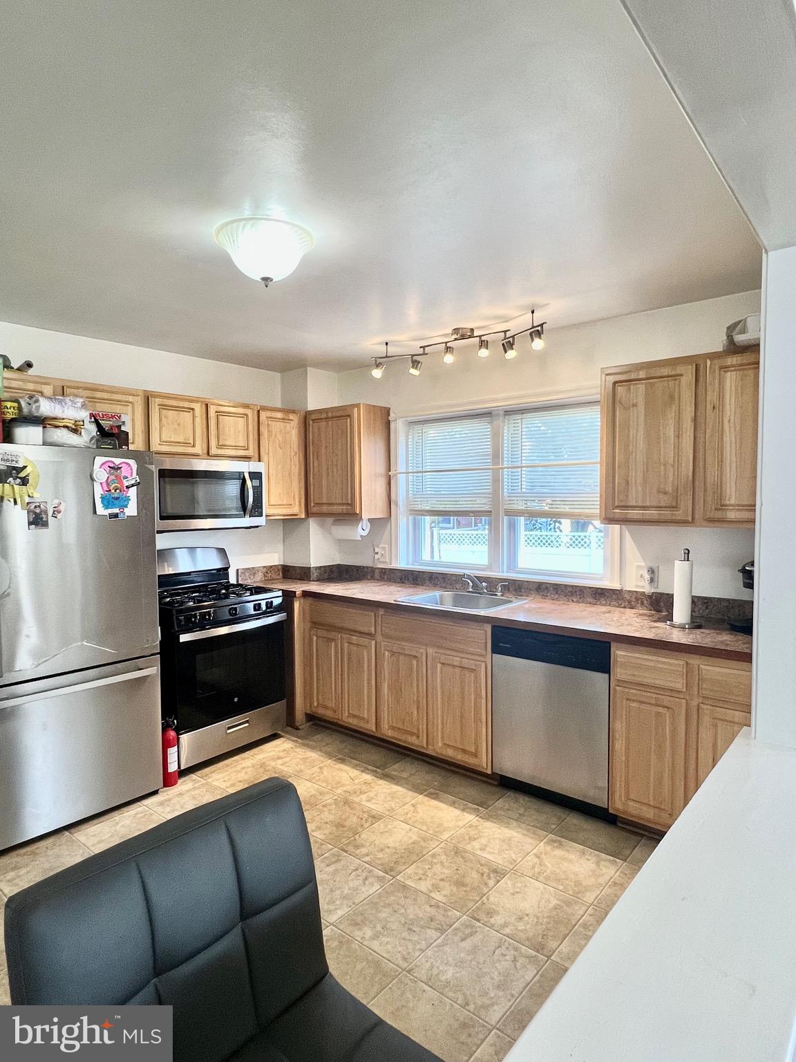 811 North 25th Street Reading, PA 19606 - Photo 10 of 28