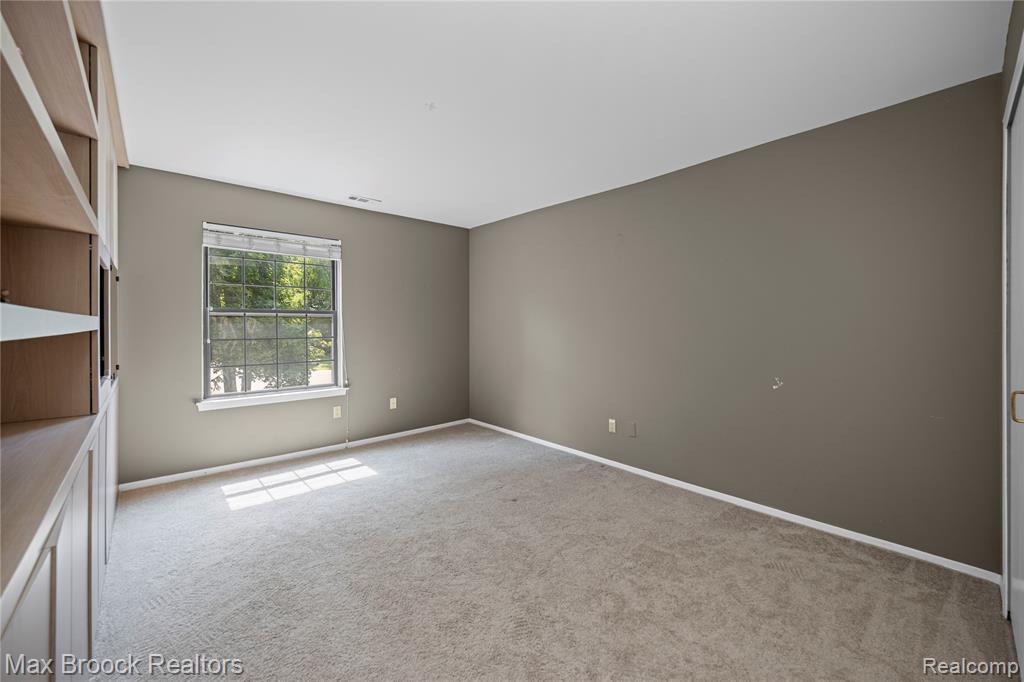 29664 Pine Ridge Circle Farmington Hills, MI 48331 - Photo 24 of 34