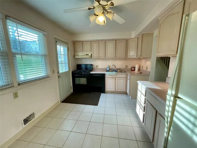 $2,350 | 328 Chestnut Lane, Vestal, NY 13850