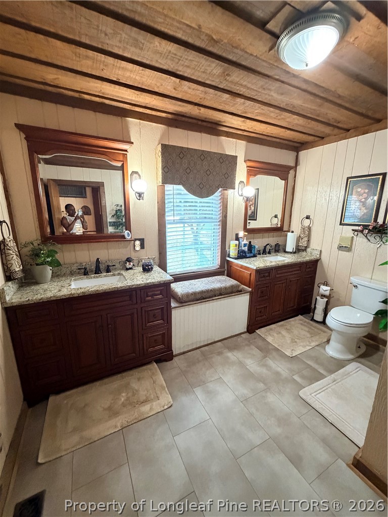 823 Abbott Road Henderson, NC 27537 - Photo 17 of 20 GUEST BATH
