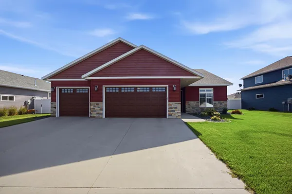 $595,000 | 7032 26th Street South, Fargo, ND 58104