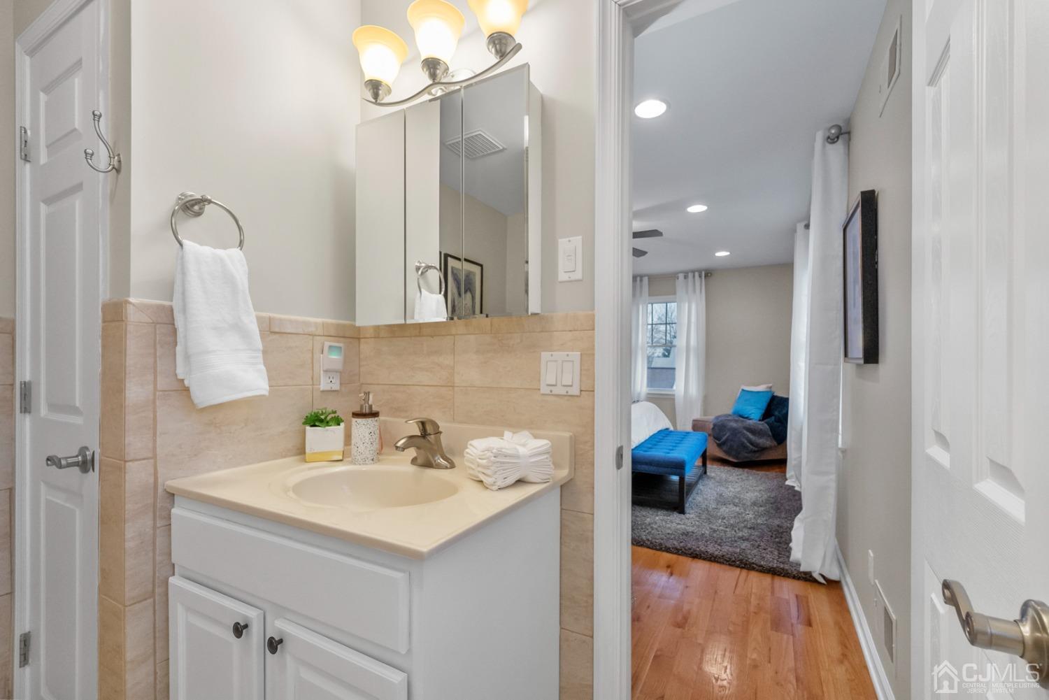 775 Inman Avenue Colonia, NJ 07067 - Photo 18 of 39 Gallery Image 18