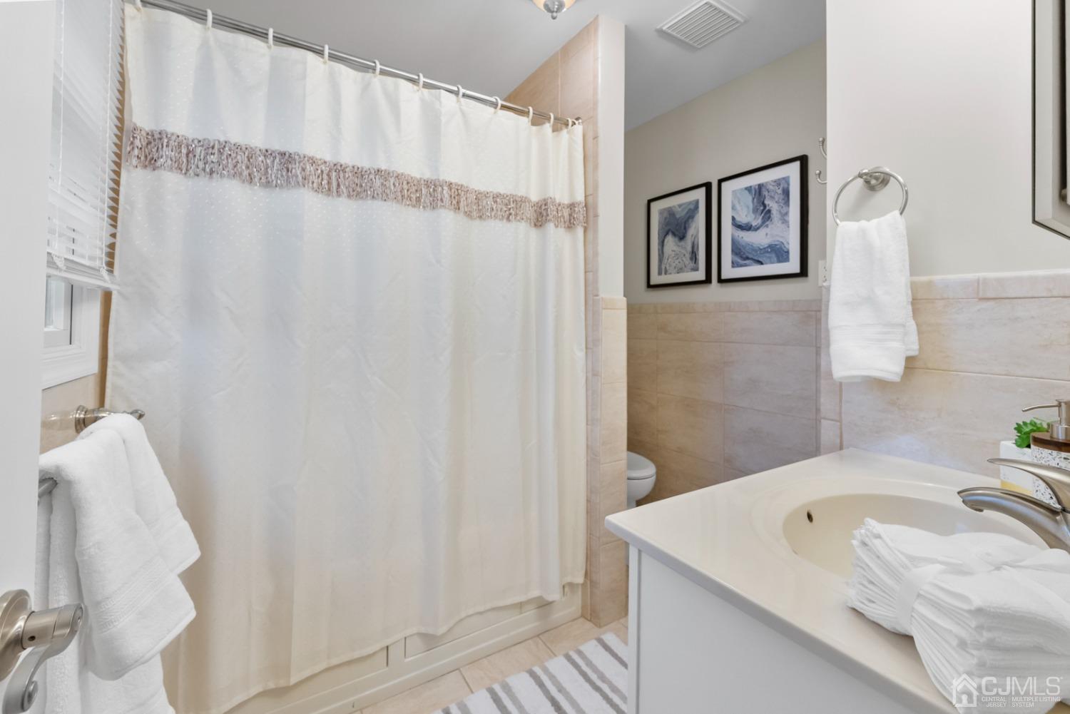 775 Inman Avenue Colonia, NJ 07067 - Photo 19 of 39 Gallery Image 19