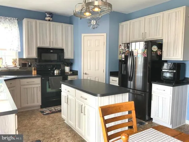 $525,000 | 124 Chandlers Glen Drive, Bunker Hill, WV 25413