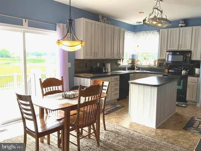 $525,000 | 124 Chandlers Glen Drive, Bunker Hill, WV 25413