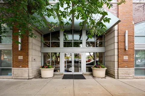 $349,900 | 933 West Van Buren Street, Unit 702, Chicago, IL 60607