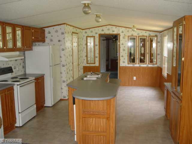 401 Lillard Road Ruffin, NC 27326 - Photo 3 of 16 Kitchen.
