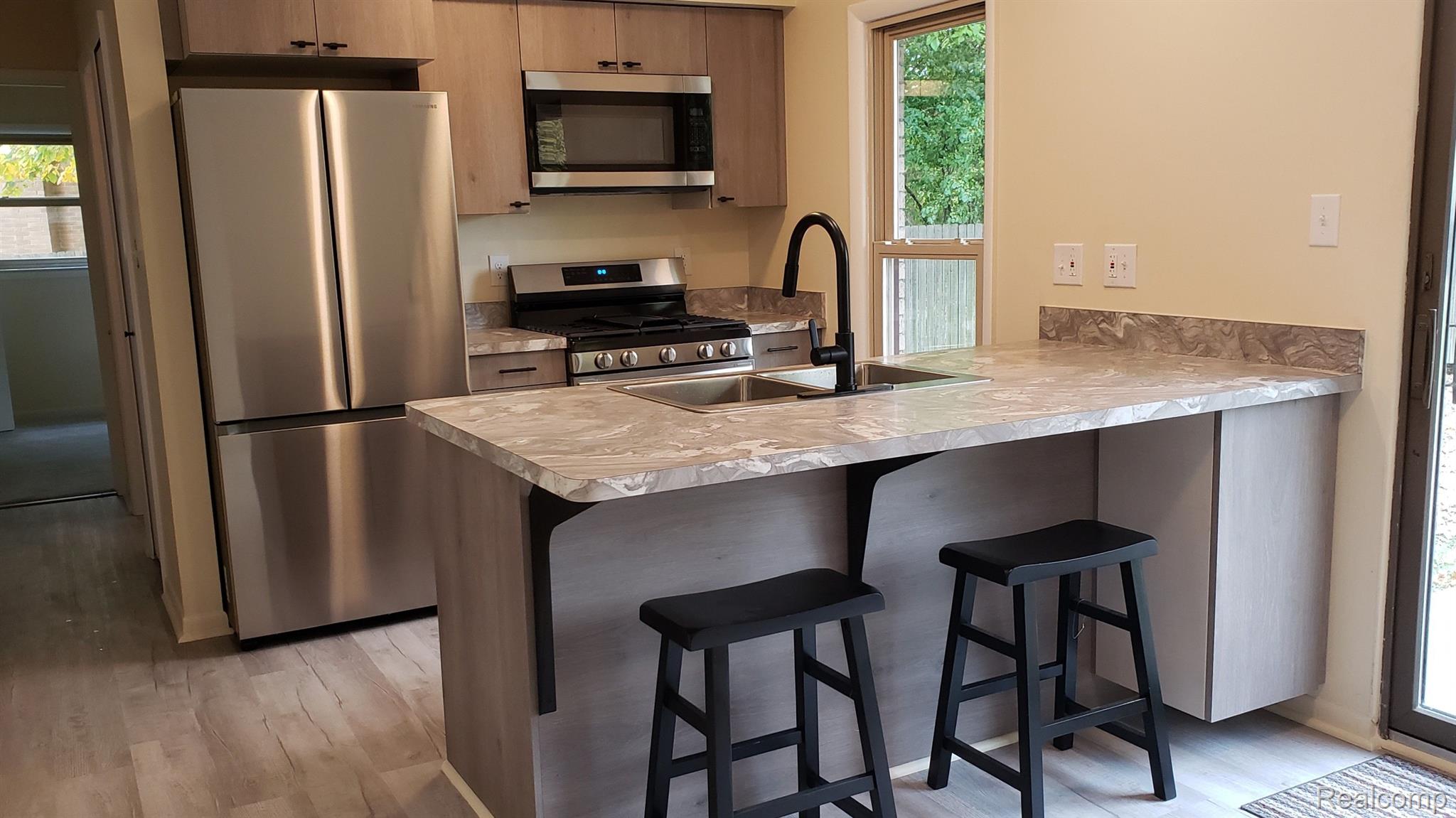 24595 Berg Road Southfield, MI 48033 - Photo 3 of 23 Gallery Image 3