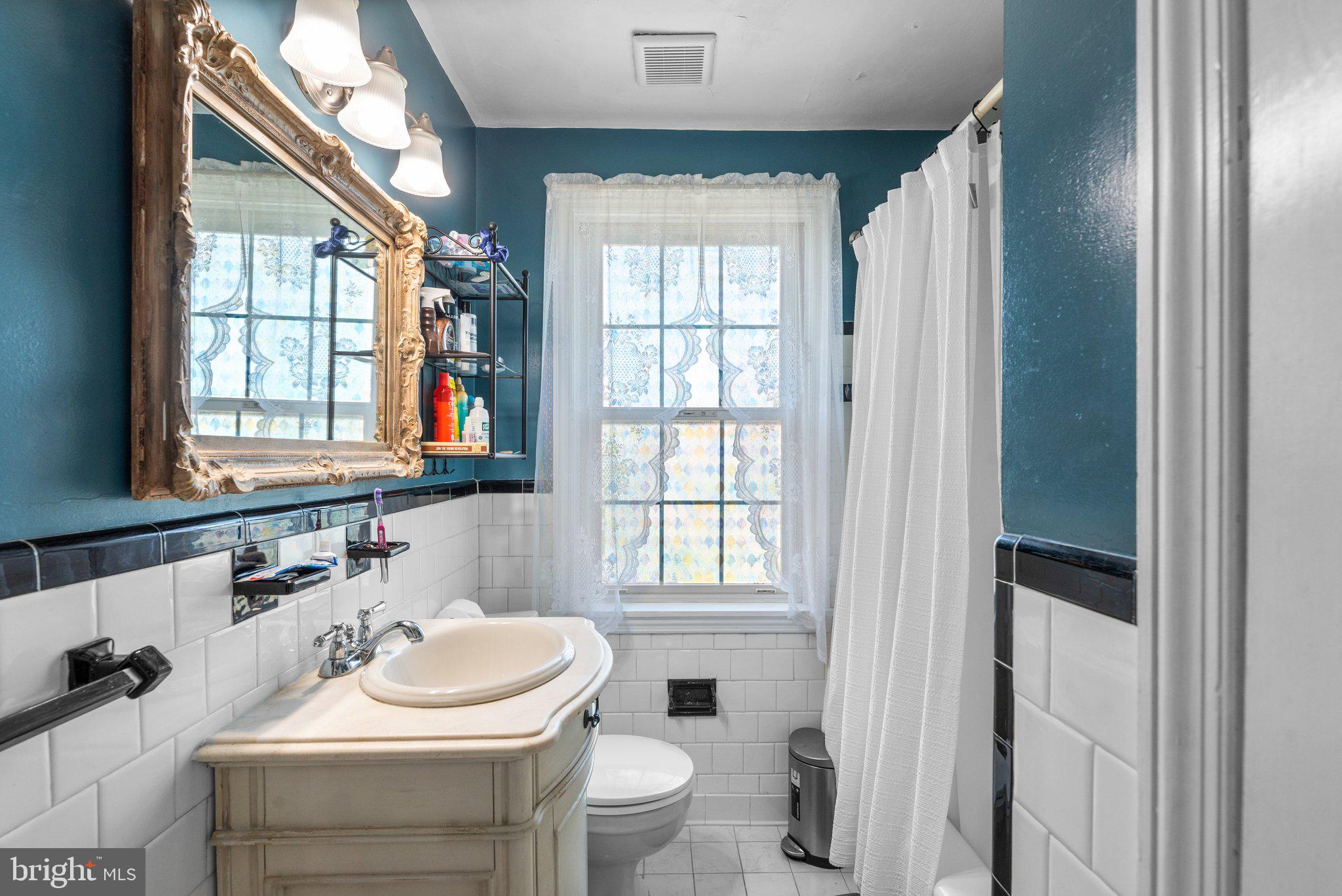 434 Academy Road Catonsville, MD 21228 - Photo 20 of 29 Full Bathroom at Upper Level